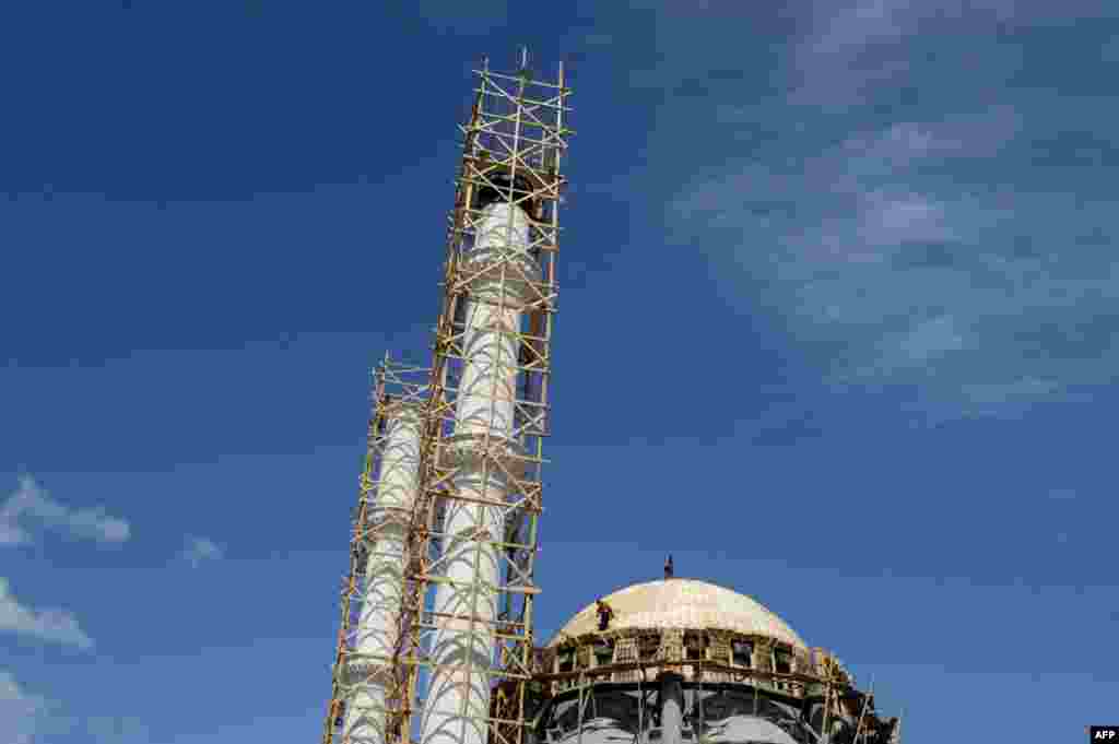 Work continues on the construction of a new mosque in the divided Kosovar town of Mitrovica. (AFP/Armend Nimani)