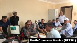 Активисты села в Буйнакском районе Дагестана говорят, что остались без пастбищных угодий