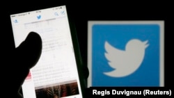 Logo e Twitter-it