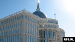 Ақорда ғимаратының сыртқы көрінісі. Астана, 6 қазан, 2009 жыл.