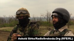 Ураинские солдаты на позициях неподалеку от Мариуполя, 30 апреля 2015 года