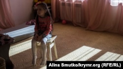 Без отцовского присмотра: сотня крымских детей из семей заключенных (фото)
