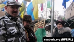 Ахова першага шэрагу Майдана з боку Храшчаціку