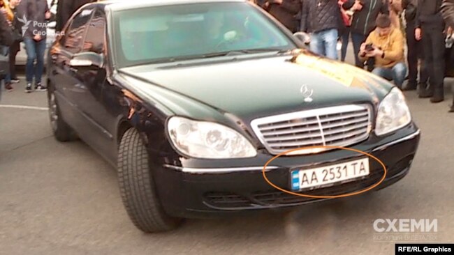 А возити – броньоване авто соратника Коломойського і співвласника студії «квартал 95» Тімура Міндіча