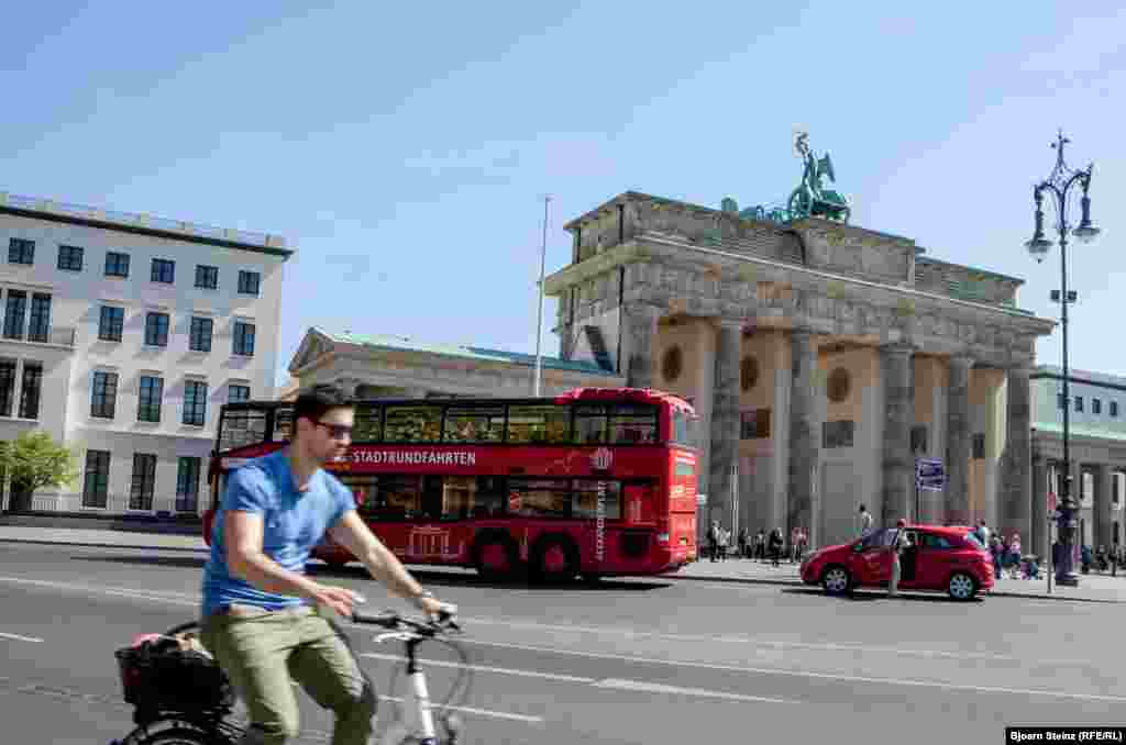 DO NOT USE - sliders Berlin project ONLY, restrictions - Germany. Brandenburg Gate in Berlin. 21 April 2015