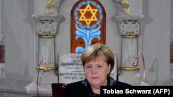 Angela Merkel la ceremonia comemorării victimelor Nopții de cristal - marele pogrom împotriva evreilor din Germania nazistă, la Sinagoga Rykestrasse din Berlin, 9 noiembrie 2018