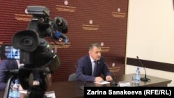 По мнению конкурентов патронируемой им партии «Единая Осетия», президент активно включился в предвыборную агитацию