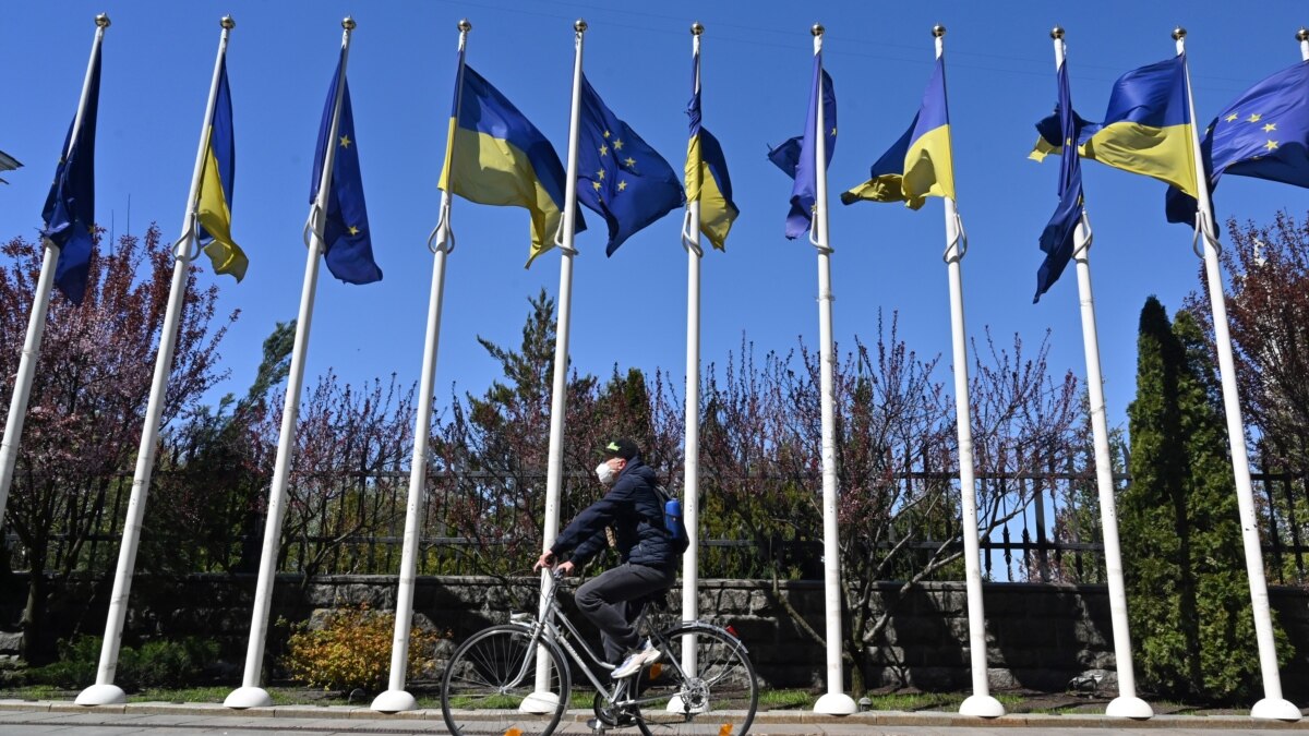 vlasti-ukrainy-obyyasnila-kuda-napravit-500-mln-evro-makrofinansovoy-pomoschi-ot-evrokomissii Власти Украины объяснила, куда направит 500 млн евро макрофинансовой помощи от Еврокомиссии
