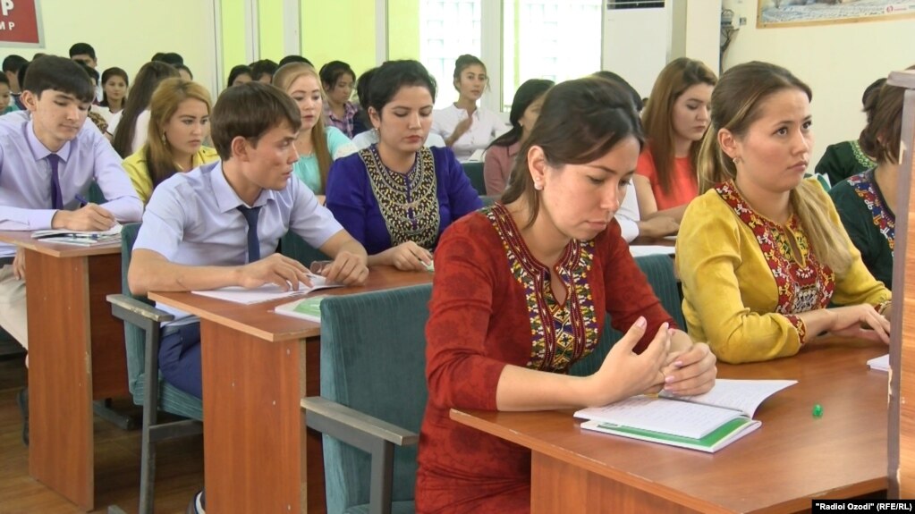 Thousands of Turkmen students are estimated to be studying at Russian universities. (file photo)