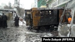 Сожженные протестующими автомобили МВД. Киев, 20 января 2014 года. 