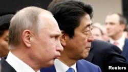 Russiýanyň prezidenti Wladimir Putin we Ýaponiýanyň premýer-ministri Şinzo Abe