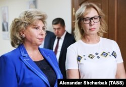 Уполномоченные по правам человека России Татьяна Москалькова (слева) и Украины Людмила Денисова