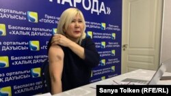 Активистка Санавар Закирова на пресс-конференции в Нур-Султане, 24 февраля 2020 года.