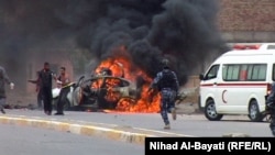 سيارة تحترق بعد تفجير في كركوك