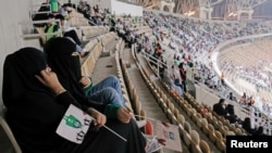"Ne znam što da mislim o vijesti da su 'hrabre' žene Saudijske Arabije nedavno izborile pravo da navijaju za svoje nogometaše kao i sve druge žene na svijetu"