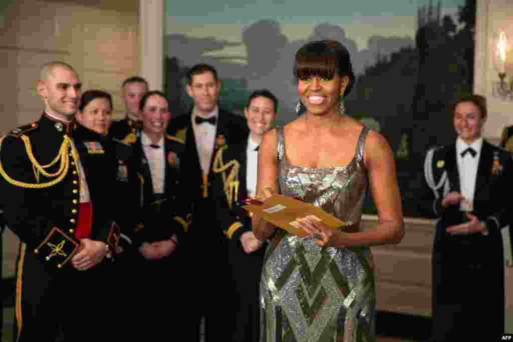 Američka prva dama, Michelle Obama objavila je dobitnika Oscara za najbolji film u javljanju iz Bijele kuće, Washington, 24. februar 2013. Foto: AFP / Pete Souza 