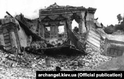 Руїни собору Михайлівського Золотоверхого монастиря після підриву його 14 серпня 1937 року