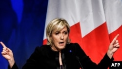 Марин Ле Пен, Франция президенттігіне кандидат, әсіре оңшыл Ұлттық майдан партиясының жетекшісі.