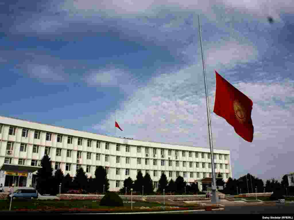 The Kyrgyz flag was set at half-staff outside the city administration building in Osh on June 10, 2011, on the day of commemoration ceremonies marking the one-year anniversary of the start of ethnic clashes in Kyrgyzstan’s south between Uzbeks and Kyrgyz. Photo by RFE/RL's Daisy Sindelar