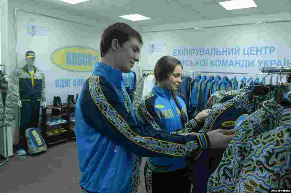 В одежде украинских атлетов доминируют голубой и желтый - цвета национального флага.