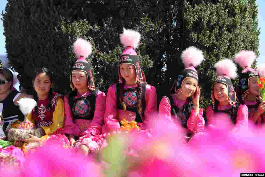 Kyrgyzstan - Independent Day in Bishkek, kyrgyz girls, 31Aug2012