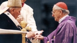 Папа рымскі Ян Павал ІІ і кардынал Казімір Свёнтэк, фота catholic.by