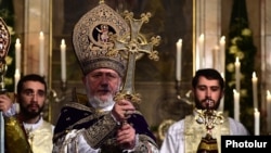 Armenia - Catholicos Garegin II celebrates a Christmas mass at the Echmiadzin cathedral of the Armenian Apostolic Church, 6Jan2017.