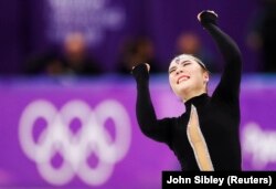 Айза Мамбекова қысқа бағдарламасын орындап жатқан сәт. Пхенчхан. 21 ақпан 2018 жыл.