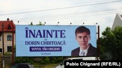 Panou electoral al lui Dorin Chirtoacă la alegerile locale din iunie 2011.