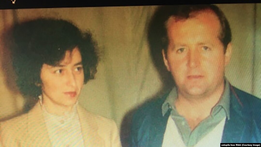 Mi smo cijelo vrijeme bili tu, i kad su tatu odveli i kad su mamu ubili: Ines Ribić; na fotografiji majka i otac Slavica i Ibrahim