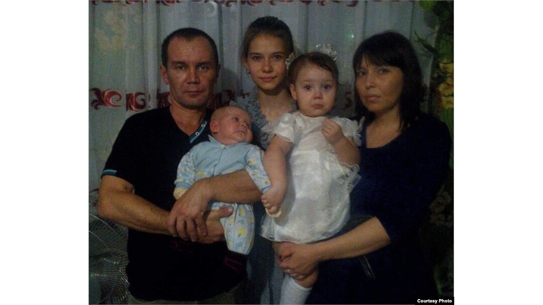 Надир Гумеров, Эльвира Тимофеева и трое их детей