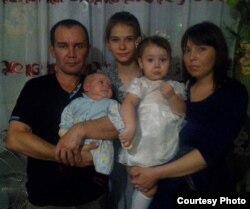 Надир Гумеров, Эльвира Тимофеева и трое их детей