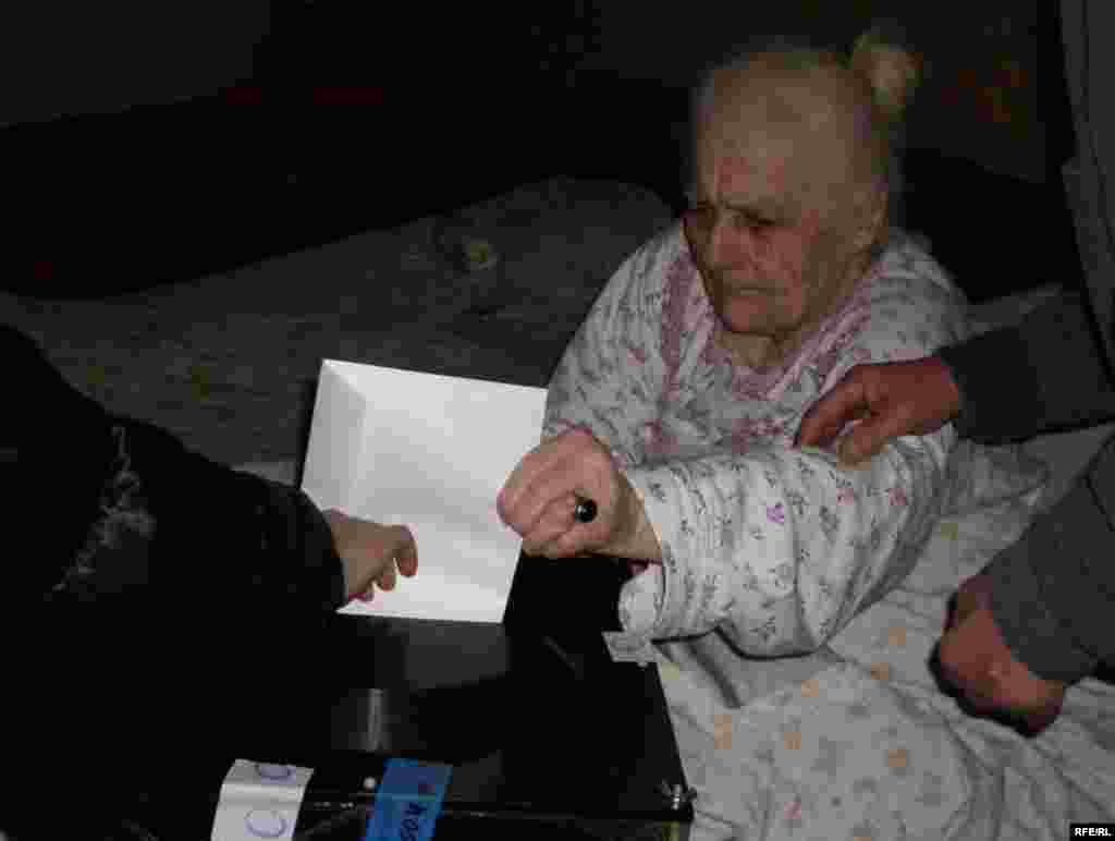 This elderly lady in Tbilisi votes at home.
