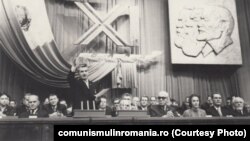 Ceaușescu vorbind la Congresul al XI-lea