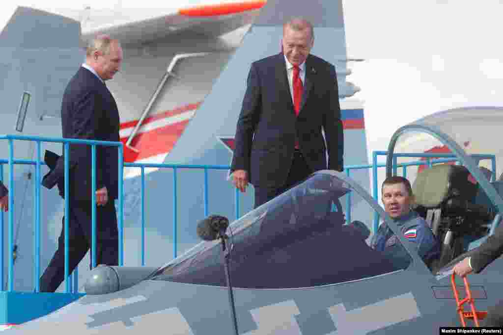 РУСИЈА / ТУРЦИЈА - Турскиот претседател Реџеп Таип Ердоган, при отворањето на Меѓународниот авиациско вселенски салон во близината на Москва, изразил заинтересираност за купување на најновите руски борбени авиони Су-57.
