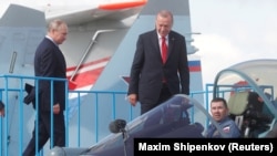 Putin și Erdogan la salonul aviatic MAKS-2019, din apropierea Moscovei, 27 august 2019