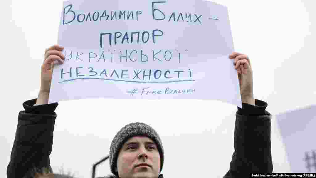 Позднее осужденный украинский активист&nbsp;решил временно прекратить голодовку. По словам адвокатов, у Балуха после более 200 дней голодовки ухудшилось здоровье
