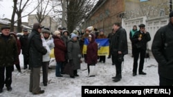 Прихильники Тимошенко біля колонії, де утримують лідерку опозиції, Харків, 3 січня 2012 року