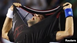 Новак Джокович после победы на Открытом чемпионате Австралии по теннису. 30 января 2012 г