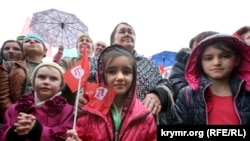 На митинг в поддержу телеканала АТR 31 марта вышли и маленькие зрители телеканала Lale