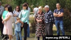 1944 жылғы депортация құрбандарын еске алу акциясында тұрған Қырым татарлары. Симферополь, 18 мамыр 2018 жыл.