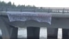 На мосту имени А. Кадырова вывешена растяжка с его высказыванием о русских (18 июня 2016 года)