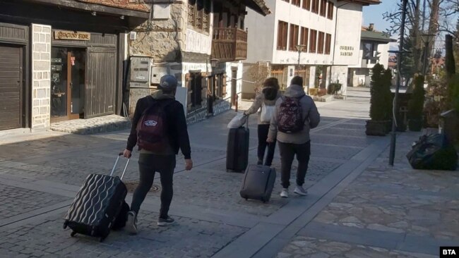 Туристи си заминават от Банско на 18-и март