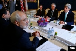 Мохаммад Джавад Зариф и Джон Керри на переговорах в Женеве. Июль 2014 года