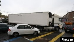 Armenia - A heavy truck blocks access to Yerevan's Kievian Bridge in a show of support for opposition protesters, 20 April 2018.