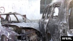 Полностью обгоревший джип "Лексус"470 и "Ауди-100", вещественное доказательство ДТП 13 марта в пригороде Бишкека