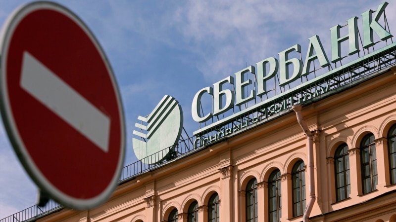 На Алтае жители массово отказываются от услуг Сбербанка