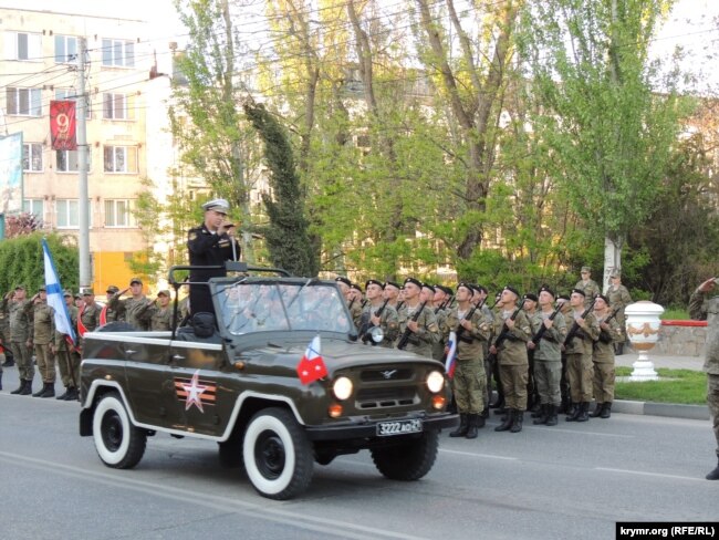 Репетиция военного парада в Керчи, архивное фото
