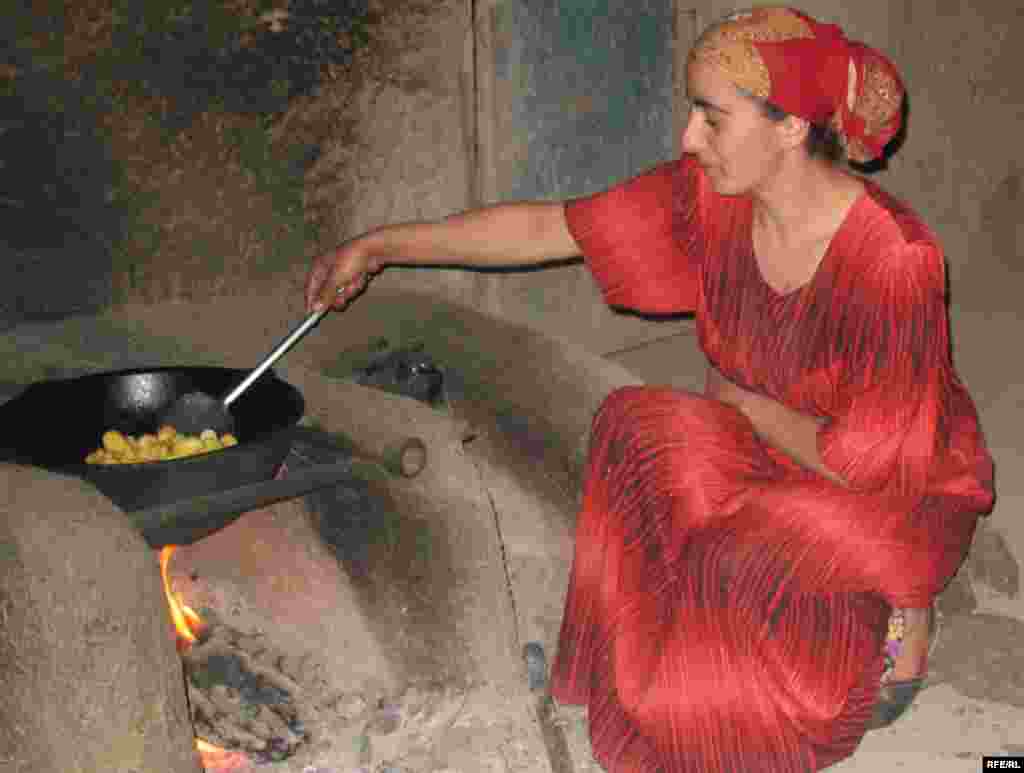 Tajikistan – Young tajik woman during making food, Roghun, 16Aug2008 - Young tajik woman during making food, Roghun, 16Aug2008