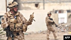 Iraq -- British soldiers patrol on the street in Al-Basrah, 27Feb2009